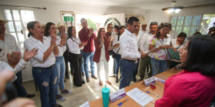 Se registra Jorge Rentería como candidato de Morena y PT a la alcaldía de Arteaga