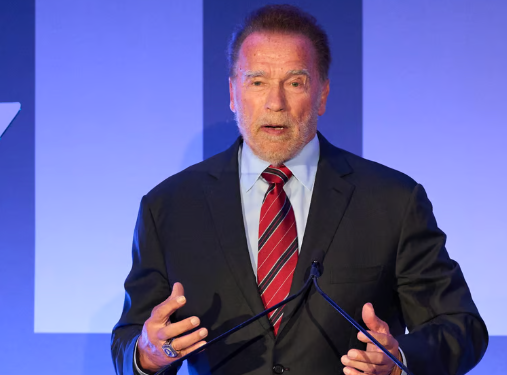 Arnold Schwarzenegger revela que ha sido sometido a tres cirugías a corazón abierto; lleva marcapasos