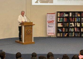 Imparte la UAT en Nuevo Laredo la Cátedra Octavio Paz con el escritor Anthony Stanton