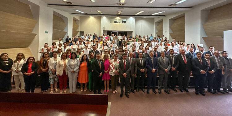 Entrega la UAT 37 médicos con las más altas calificaciones del EGEL Ceneval