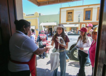 Recorre Cecilia Guadiana el Centro de Parras