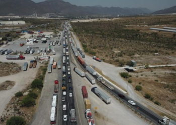 Obras y accidentes paralizan carreteras Saltillo-Monterrey