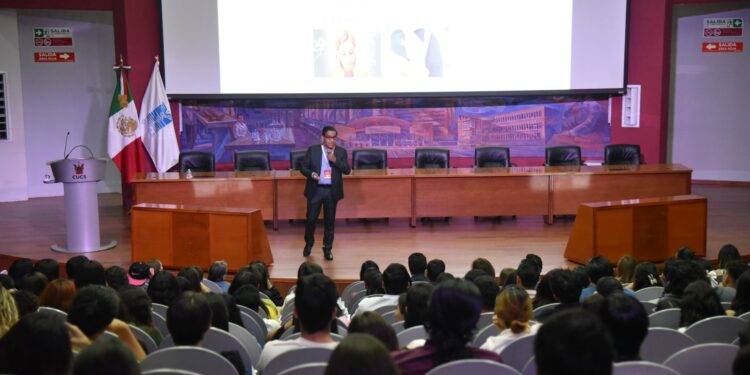 Investigador de la UAT expone nuevos avances sobre el tratamiento del dolor oncológico