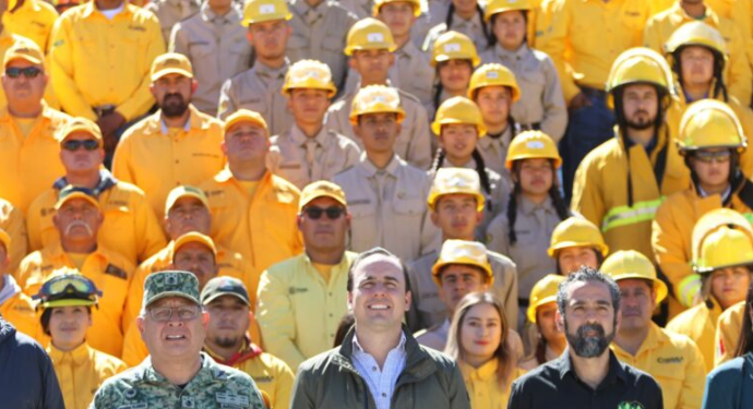Felicita Gobernador de Coahuila a los combatientes de incendios forestales en su día
