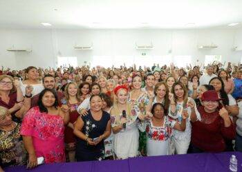 Mujeres en Yucatán se suman al movimiento «por ella, por todas» en apoyo a Claudia Sheinbaum y a Huacho Días Mena