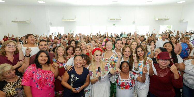 Mujeres en Yucatán se suman al movimiento «por ella, por todas» en apoyo a Claudia Sheinbaum y a Huacho Días Mena