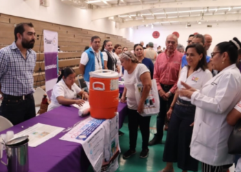 Lleva DIF Coahuila y Secretaría de Salud atención médica a adultos mayores