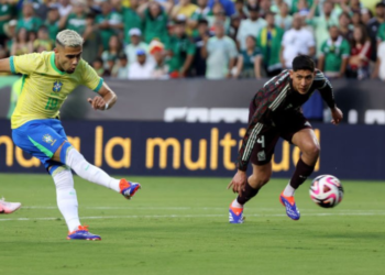 Brasil gana a México con gol de último minuto en partido de preparación para Copa América