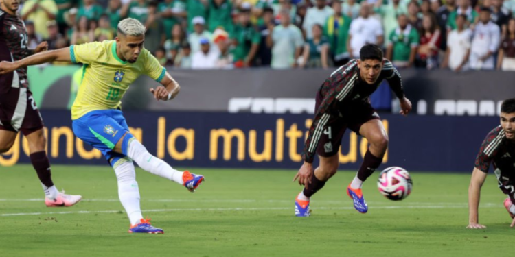 Brasil gana a México con gol de último minuto en partido de preparación para Copa América