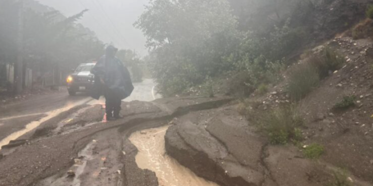 Cierran caminos en la sierra de Arteaga