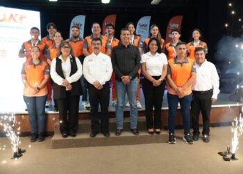 Reconoce la UAT a estudiantes destacados