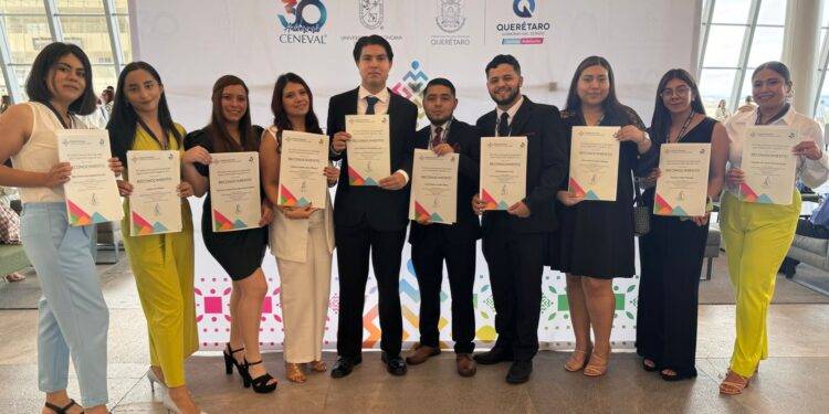 Reciben 17 médicos egresados de la UAT el Premio CENEVAL de Excelencia