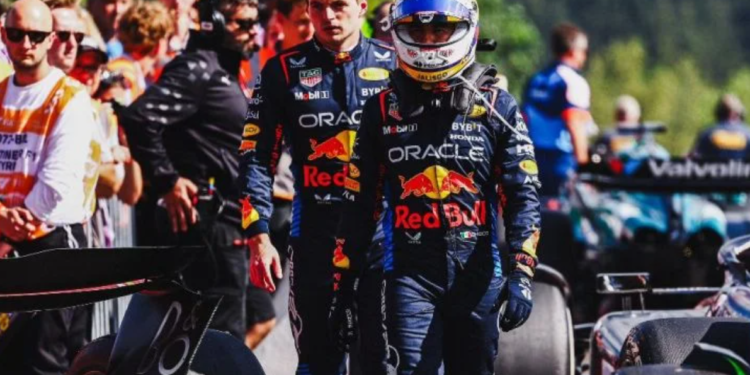 Red Bull confirma continuidad de Checo Pérez junto a Max Verstappen