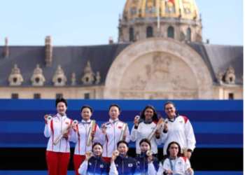 Con Ana Paula y Ángela Coahuila brilla en París 2024: Manolo