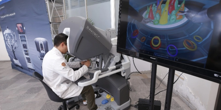 Primer robot en operaciones oncológicas