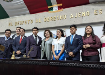 Participa UAdeC en simulador del Poder Legislativo en Pachuca