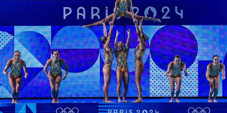 Nadadoras mexicanas brillan en los Juegos Olímpicos de París 2024 por su bello traje