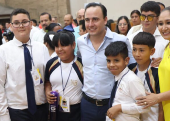 Arranca ciclo escolar y entrega de más de 500 mil paquetes de útiles