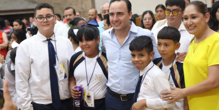 Arranca ciclo escolar y entrega de más de 500 mil paquetes de útiles