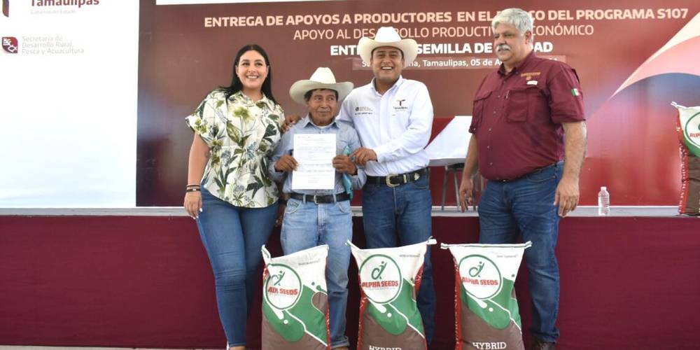 Reciben productores agrícolas de Soto la Marina semilla de sorgo y maíz