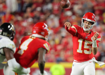 Los Chiefs de Kansas City derrotan a los Ravens de Baltimore en un dramático arranque de temporada