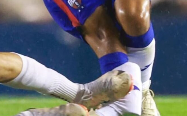 Faitelson pide suspender de por vida al jugador que lesionó a ‘Hobbit’ Bermúdez