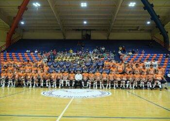 Presenta el rector a los Correcaminos UAT Liga Mayor de Futbol Americano