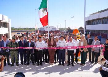 Dámaso Anaya y Carmen Lilia Canturosas inauguran la Preparatoria UAT Nuevo Laredo