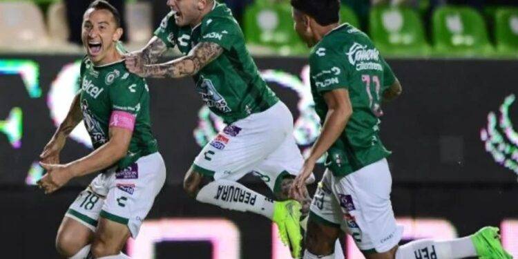 Guardado debuta con gol en la goleada del León a Querétaro