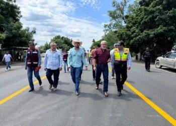 Rehabilita Obras Públicas tramo carretero frente a Padilla