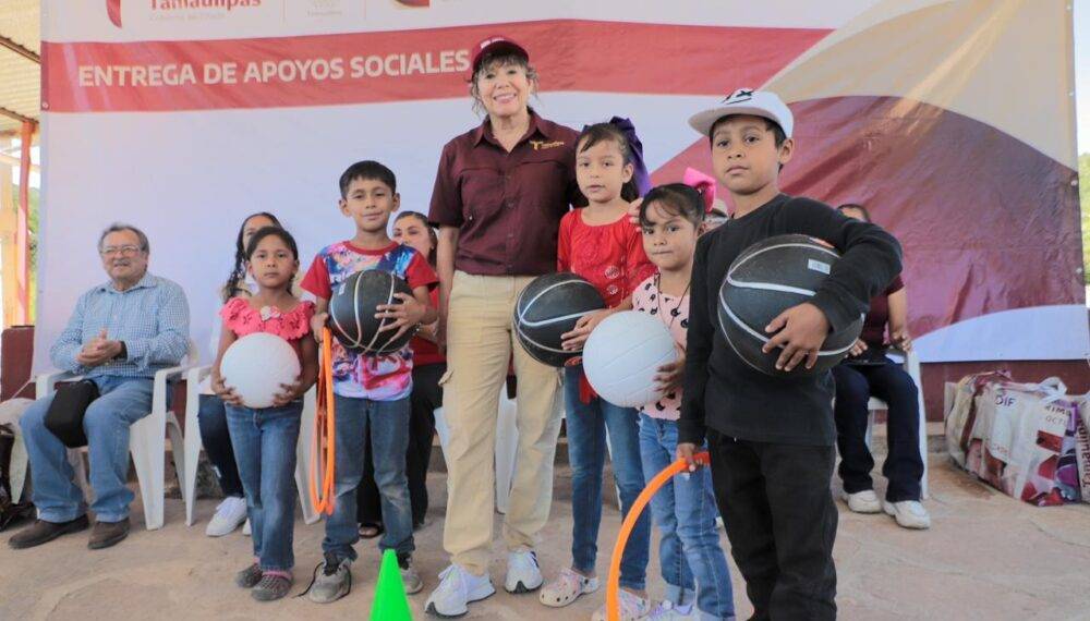 Lleva SEBIEN apoyos a familias de San Nicolás
