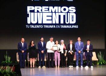 Premia Américo a talentosos jóvenes y deportistas tamaulipecos