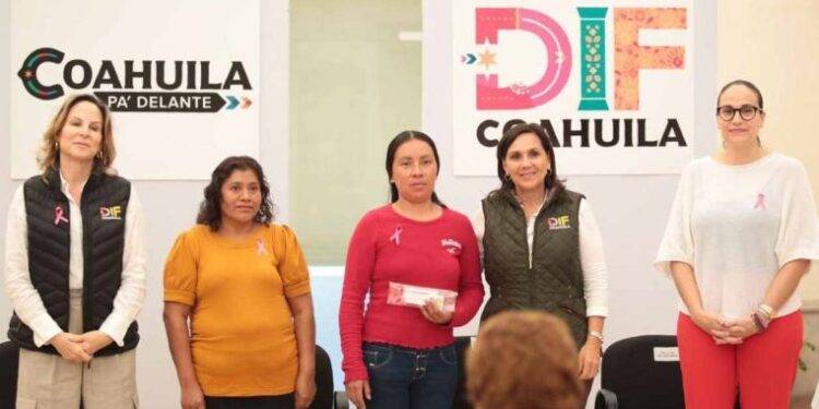 Beneficiarios de Saltillo, Matamoros y San Pedro de las Colonias reciben medicamentos, estímulos económicos, transporte adaptado y sillas de ruedas