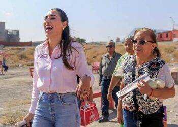 Cecilia Guadiana lleva salud gratuita a las colonias de Coahuila
