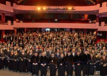 Entrega Dámaso Anaya reconocimientos al mérito universitario 2024