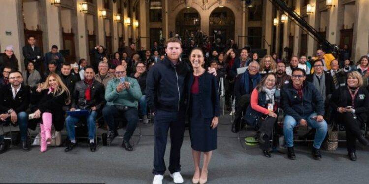 “Canelo” Álvarez entrega guantes de la paz a Claudia Sheinbaum y respalda mega clase de boxeo nacional