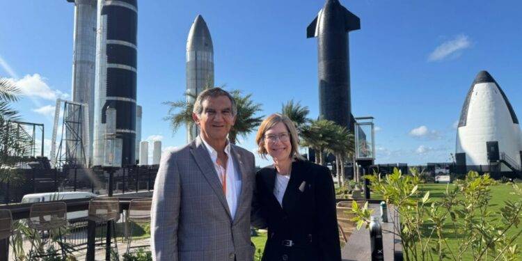 Visita gobernador Américo Villarreal empresa SpaceX en Texas