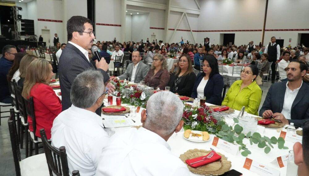 Preside el rector festejos navideños del SUTUAT