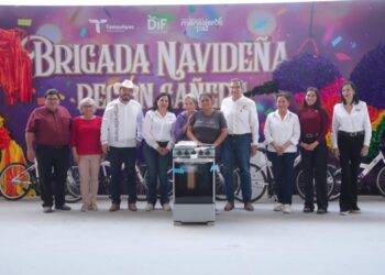 Llevan Américo y María de Villarreal la brigada navideña “Transformando Familias” a la zona cañera