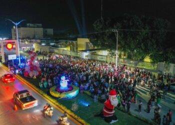 Enciende la UAT el espíritu navideño en El Mante