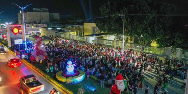 Enciende la UAT el espíritu navideño en El Mante