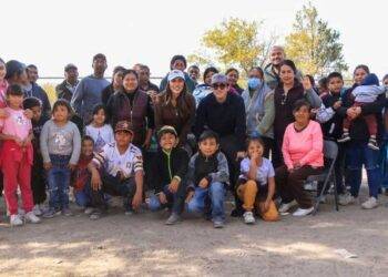 Cecilia Guadiana lidera brigadas de fumigación para combatir el dengue en Coahuila
