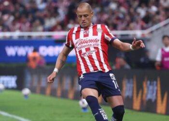 Fanáticos piden la salida de “Chicharito” Hernández de Chivas