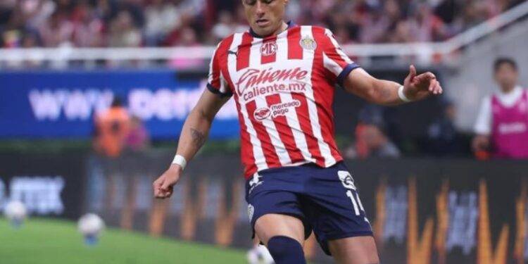Fanáticos piden la salida de “Chicharito” Hernández de Chivas