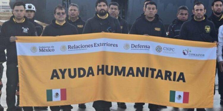 Llega equipo mexicano a California para combatir incendios