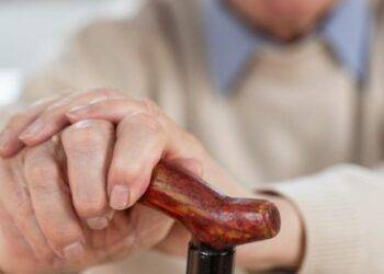 Buscarán garantizar cuidados a adultos mayores