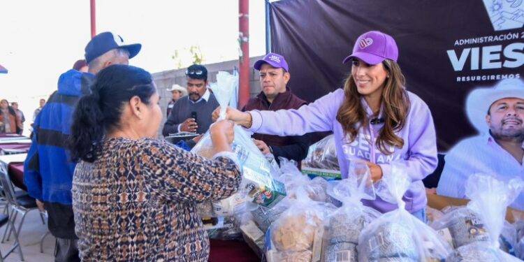 Cecilia Guadiana lleva atención médica gratuita a La Laguna