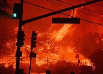 Surgen nuevos incendios al sur de California