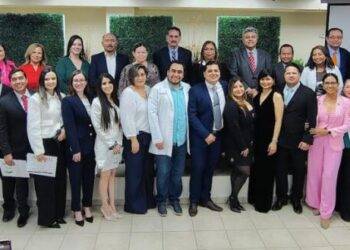 La UAT y el HRAEV realizan ceremonia de egreso de médicos residentes