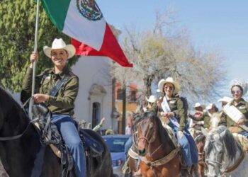 Arrancan celebraciones del 427 aniversario de Parras con cabalgata